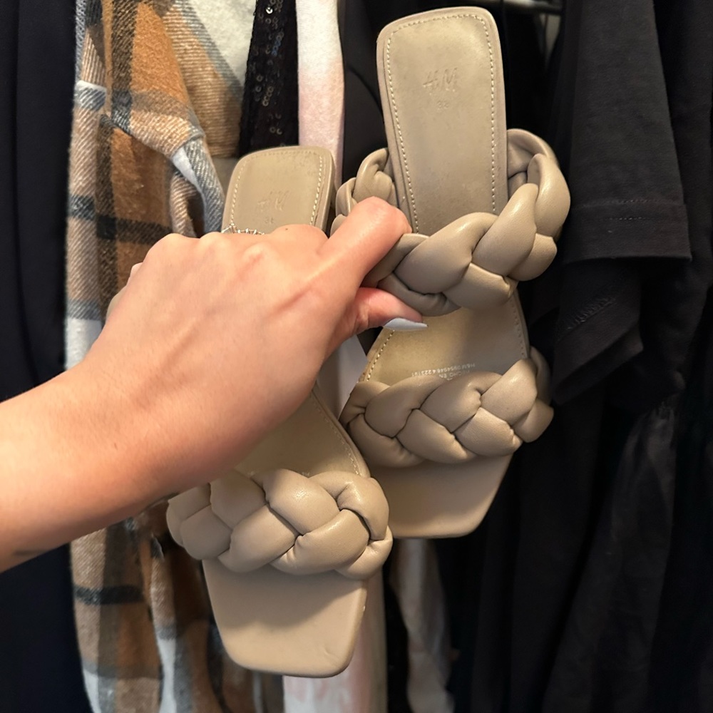 HM braided sandals
